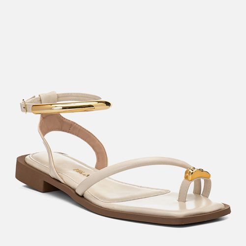 Sandália Salto Bloco Baixo Ring Toe Peça Metalizada Formato Orgânico Feminino Milano Off White 14372